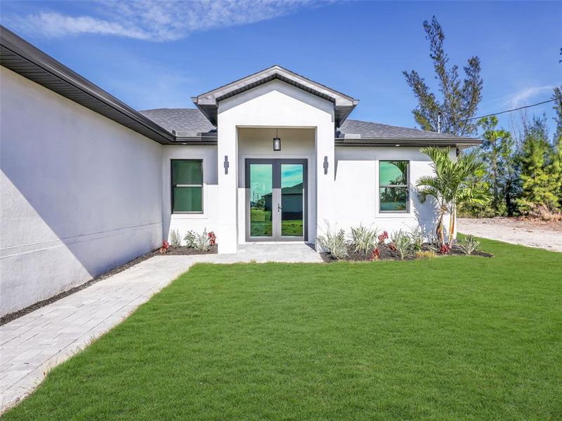 Exterior details and patio area of a home in , Cape Coral (Image 27).
