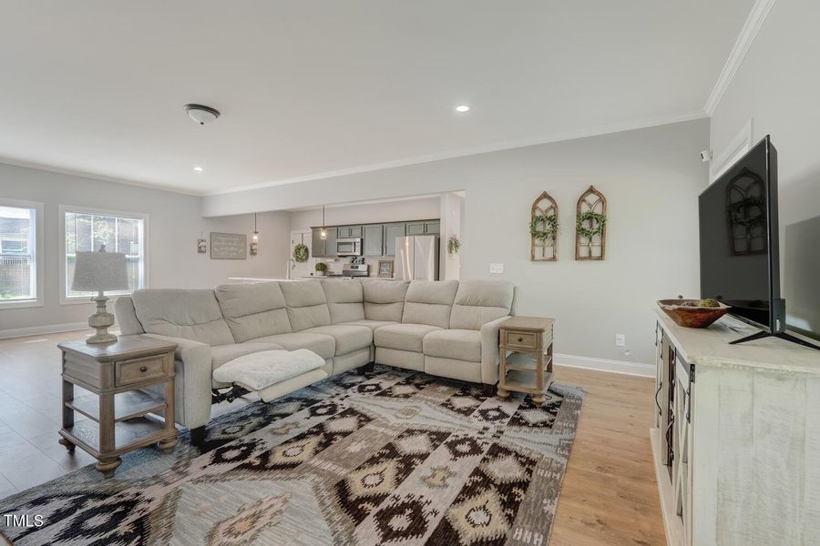 2467 Cherry Grove Rd-large-007-019-Livin