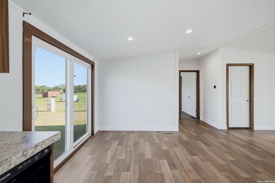 Spacious, unfurnished interior of a new home in , Atascosa (Image 27).