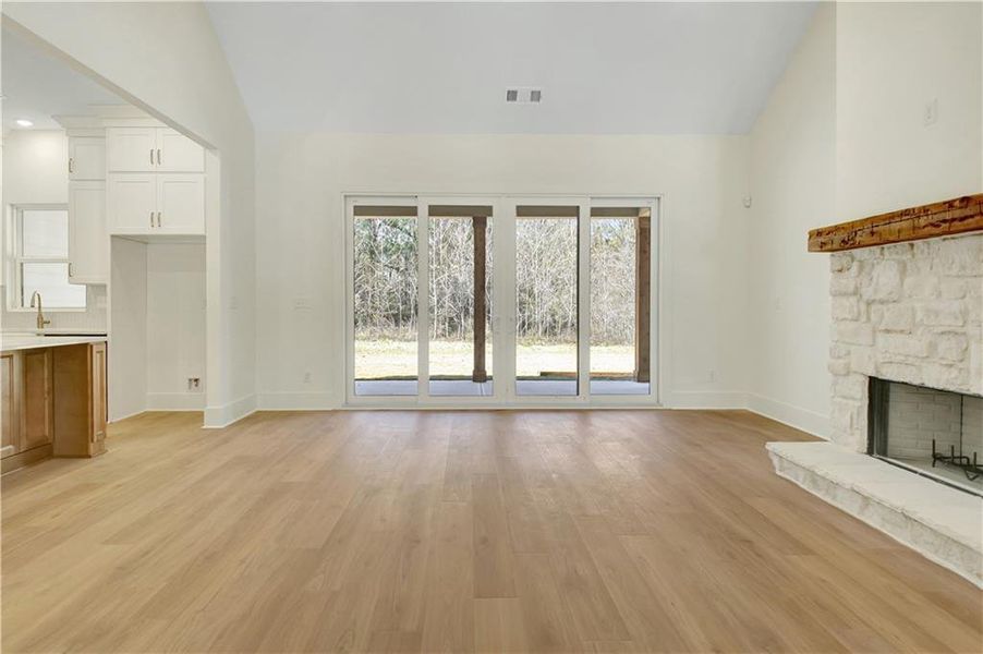 Spacious, unfurnished interior of a new home in , Luthersville (Image 39).