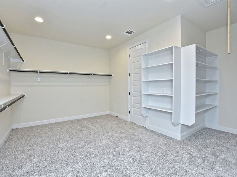 Representative unfurnished interior of a home built from the Avalon by Giddens Homes in Scofield Farms Estates, Georgetown (Image 159).