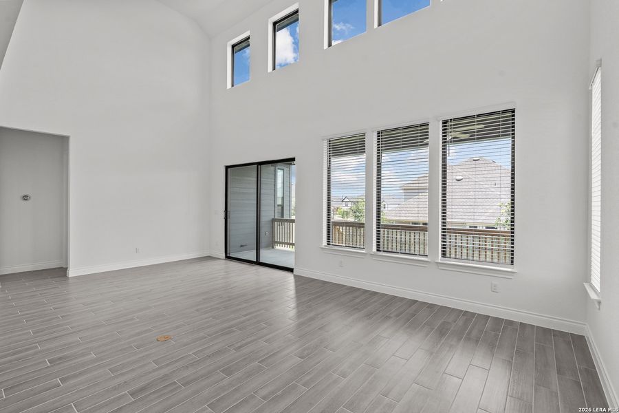 Spacious, unfurnished interior of a new home in Bison Ridge, San Antonio (Image 19).