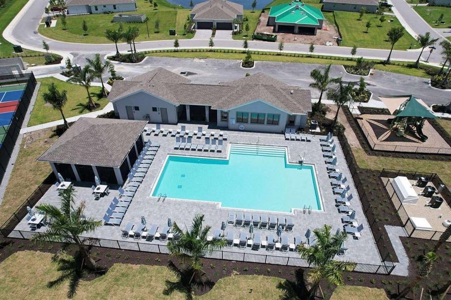 Community amenities in Island Lakes at Coco Bay: Manor Homes, Englewood (Image 16).