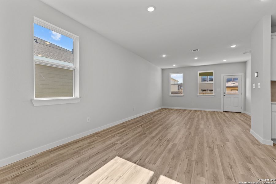 Spacious, unfurnished interior of a new home in Hiddenbrooke, Seguin (Image 20). Spacious, unfurnished interior of a new home in Hiddenbrooke, Seguin (Image 20).