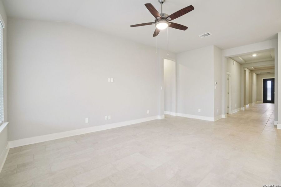 Spacious, unfurnished interior of a new home in Estancia Ranch - Classic Series, San Antonio (Image 28).