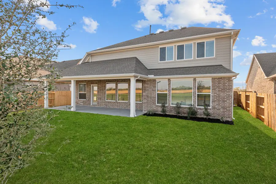 Representative exterior details of a home built from the The Baltimore by David Weekley Homes in Sundance Cove Lakeside, Crosby (Image 4).
