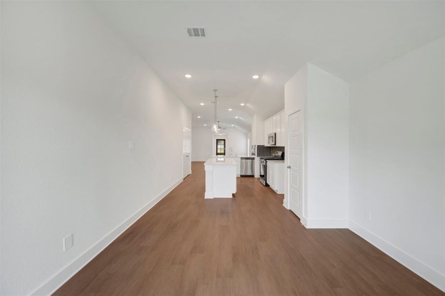 Spacious, unfurnished interior of a new home in Sorella, Tomball (Image 38).