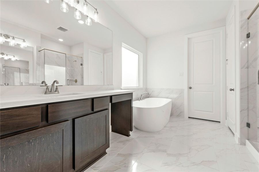 Furnished interior view inside a new home in Kresston - 40', Montgomery (Image 8).