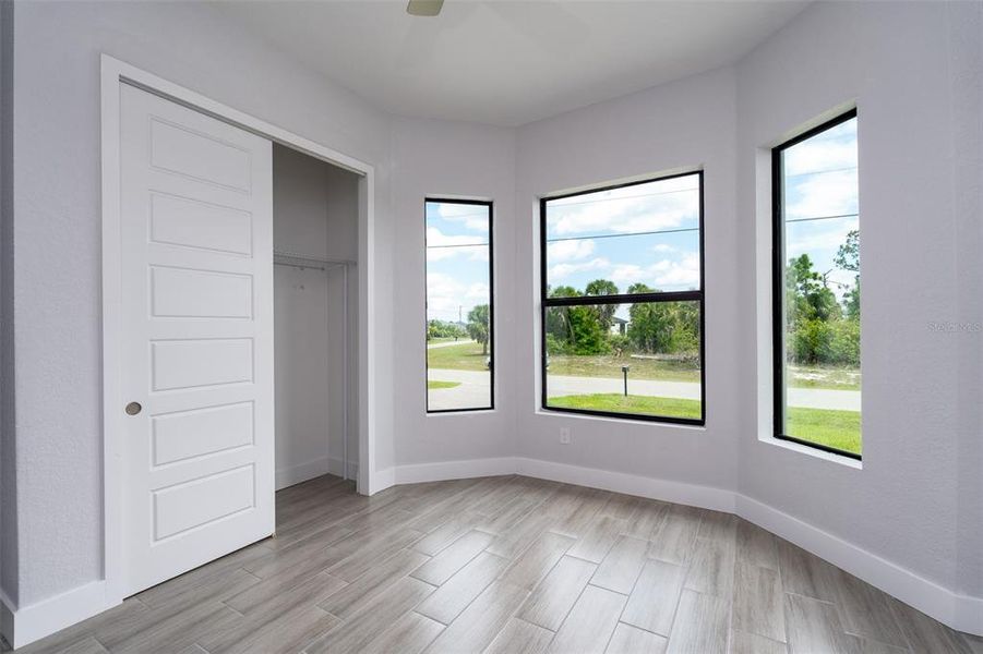 Spacious, unfurnished interior of a new home in , Rotonda West (Image 29).