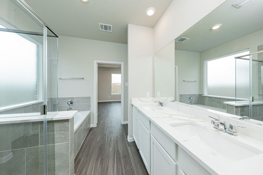 Furnished interior view inside a new home in River Ranch, Dayton (Image 8).