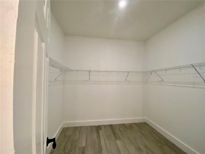 Spacious, unfurnished interior of a new home in , Sebring (Image 15).