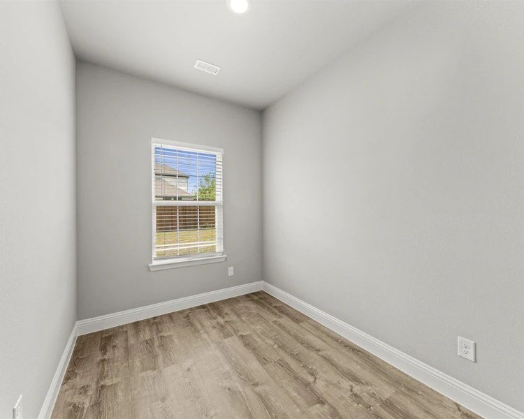 Representative unfurnished interior of a home built from the Nevada by BLUEHAVEN Homes in Lakepointe, Lavon (Image 23).
