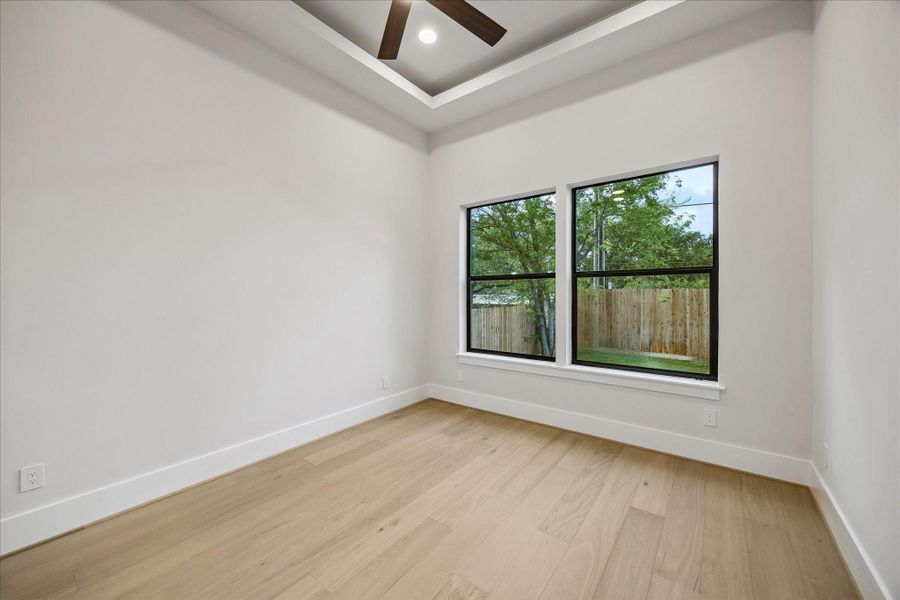 Spacious, unfurnished interior of a new home in , Bellaire (Image 20).