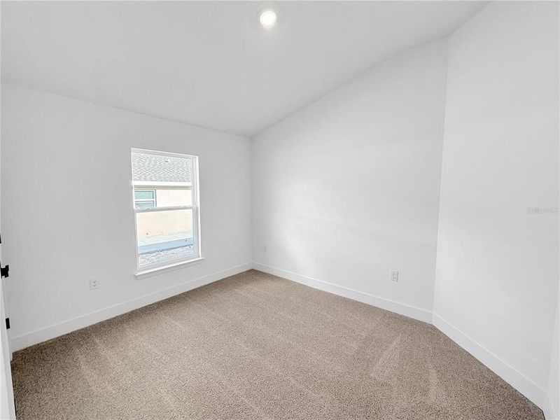 Spacious, unfurnished interior of a new home in Arbor Park, Leesburg (Image 8).