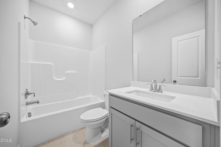 SUN_Everlee_Pic_TryonIII_QMI_217_Bath3_1