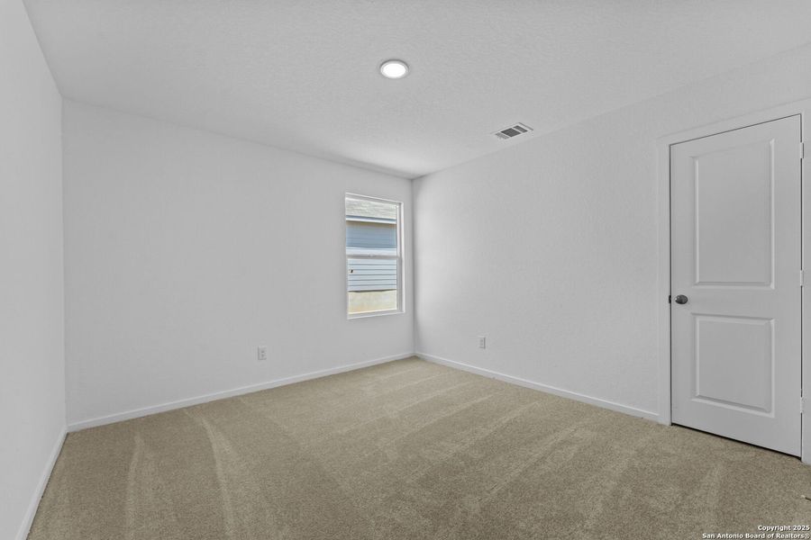 Spacious, unfurnished interior of a new home in Lodi Grove, Floresville (Image 20). Spacious, unfurnished interior of a new home in Lodi Grove, Floresville (Image 20).