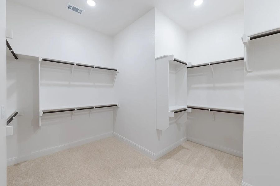 Spacious, unfurnished interior of a new home in Lariat - 70', Liberty Hill (Image 13).