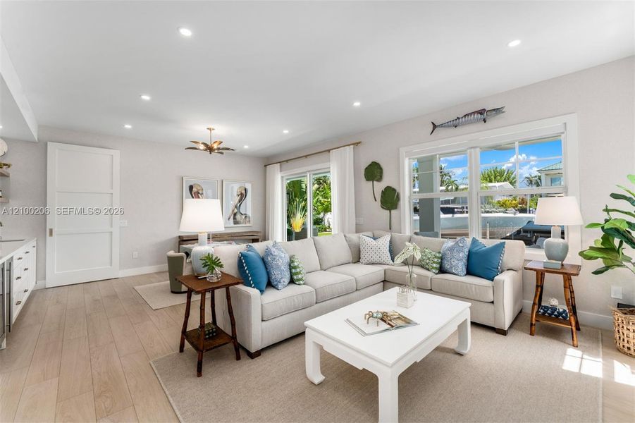 Furnished interior view inside a new home in , Tavernier (Image 71).