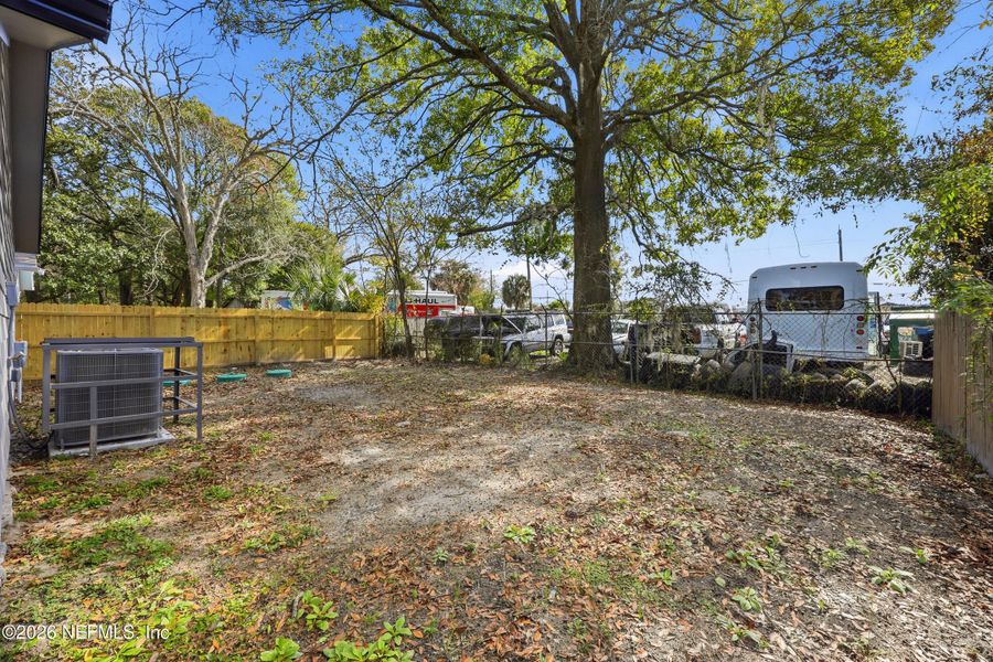 Exterior details and patio area of a home in , Jacksonville (Image 28).