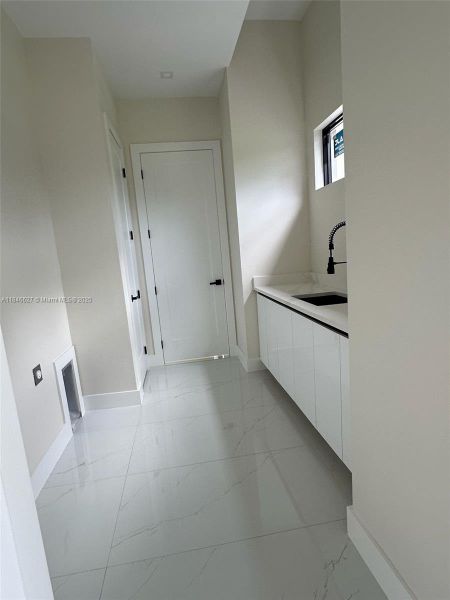 Spacious, unfurnished interior of a new home in , Lehigh Acres (Image 28).