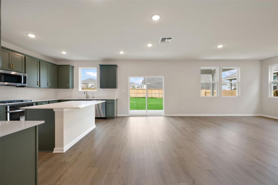 Spacious, unfurnished interior of a new home in Berry Creek Highlands, Georgetown (Image 28).