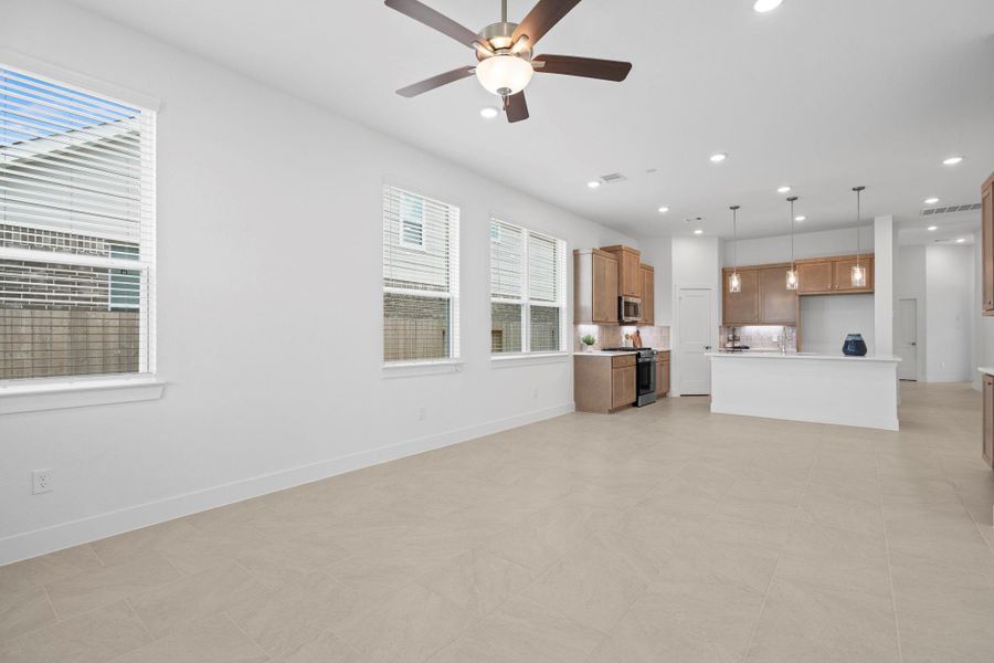 Spacious, unfurnished interior of a new home in Sunterra, Katy (Image 19).