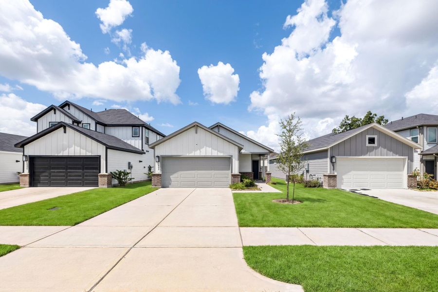 Front exterior of a new home in Arcadia 40s, Missouri City, TX, highlighting curb appeal (Image 29). Front exterior of a new home in Arcadia 40s, Missouri City, TX, highlighting curb appeal (Image 29).