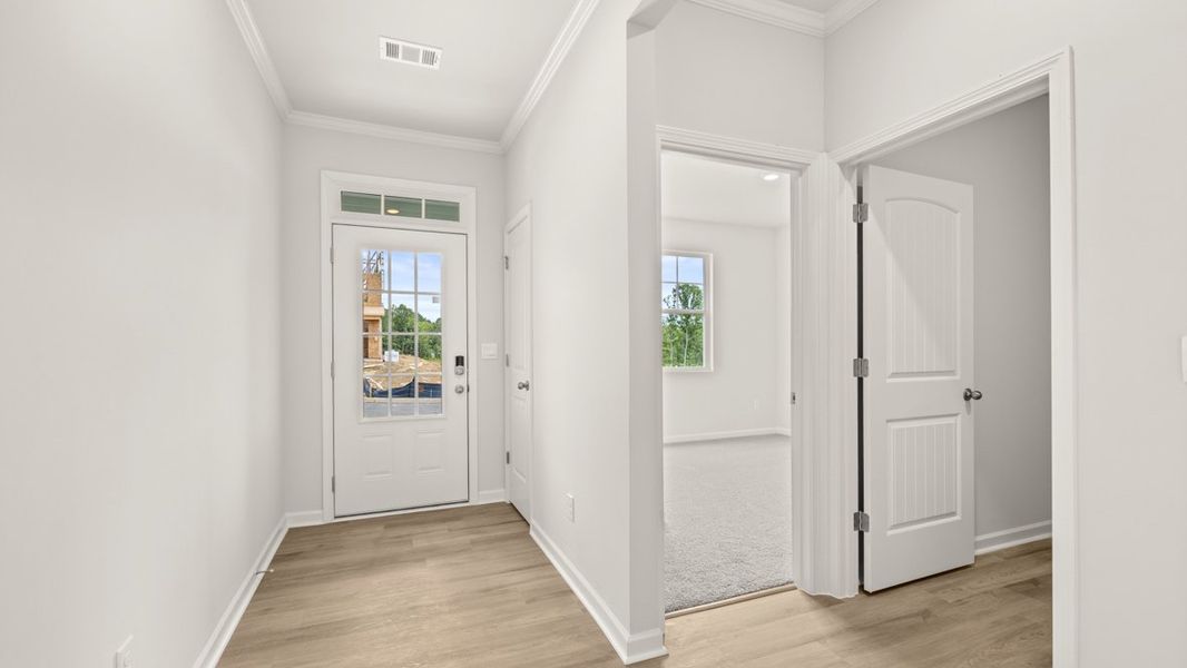 Representative unfurnished interior of a home built from the Cali by D.R. Horton in Sheffield Highlands, Dallas (Image 18).