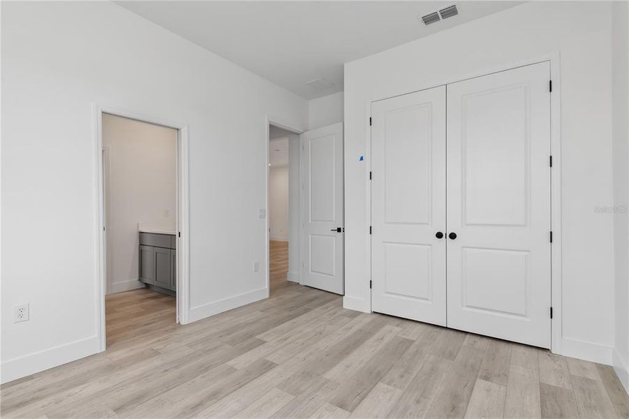 Spacious, unfurnished interior of a new home in , Port Charlotte (Image 31).