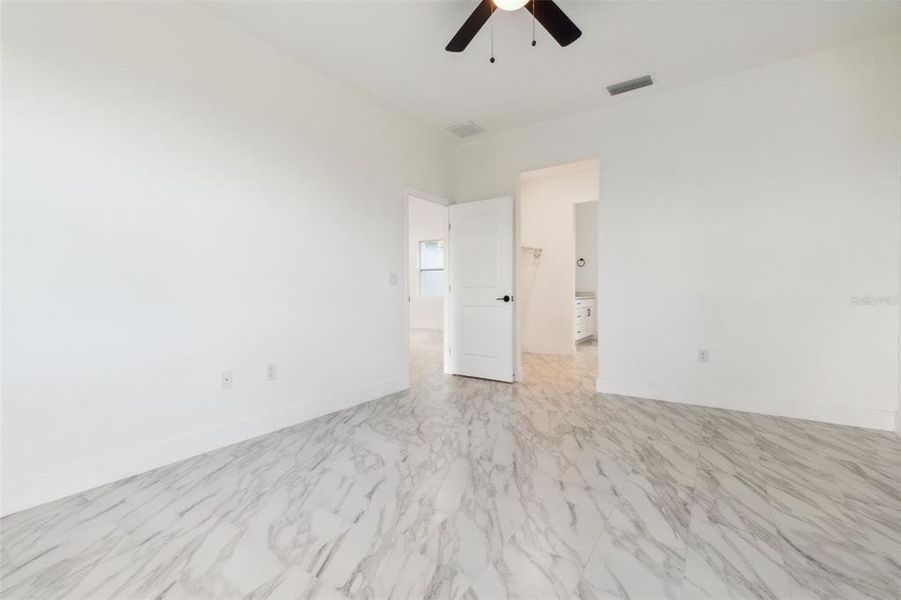 Spacious, unfurnished interior of a new home in , Placida (Image 15).