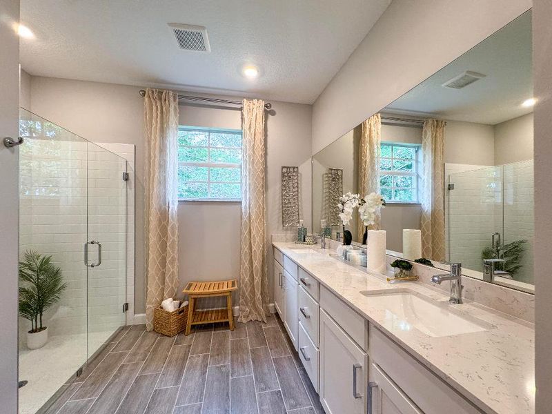 _Holly_Pic_Owners_Bath_1of3_F1