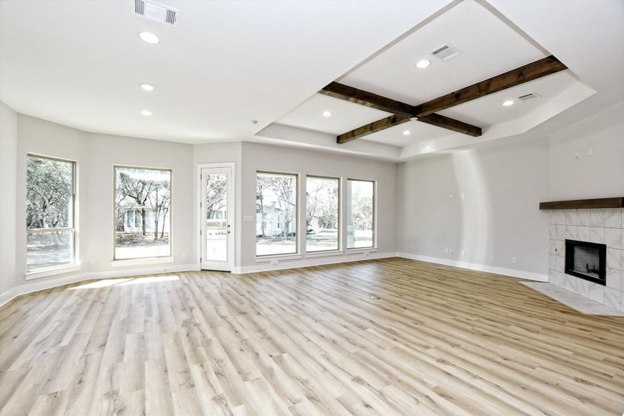 Representative unfurnished interior of a home built from the Vanderpool II by Giddens Homes in Whispering Wind, Bertram (Image 56).