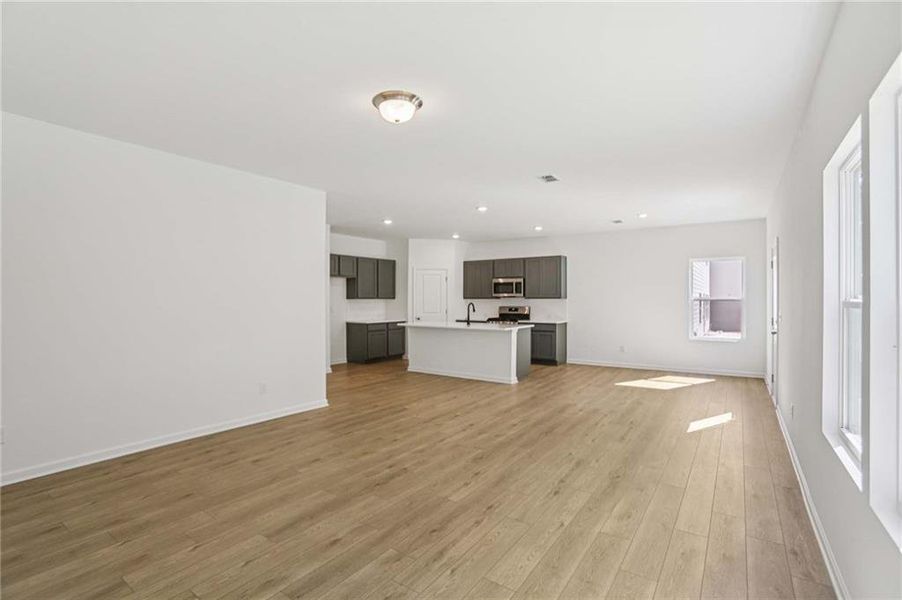 Spacious, unfurnished interior of a new home in The Pointe at Heron Bay, Locust Grove (Image 23).