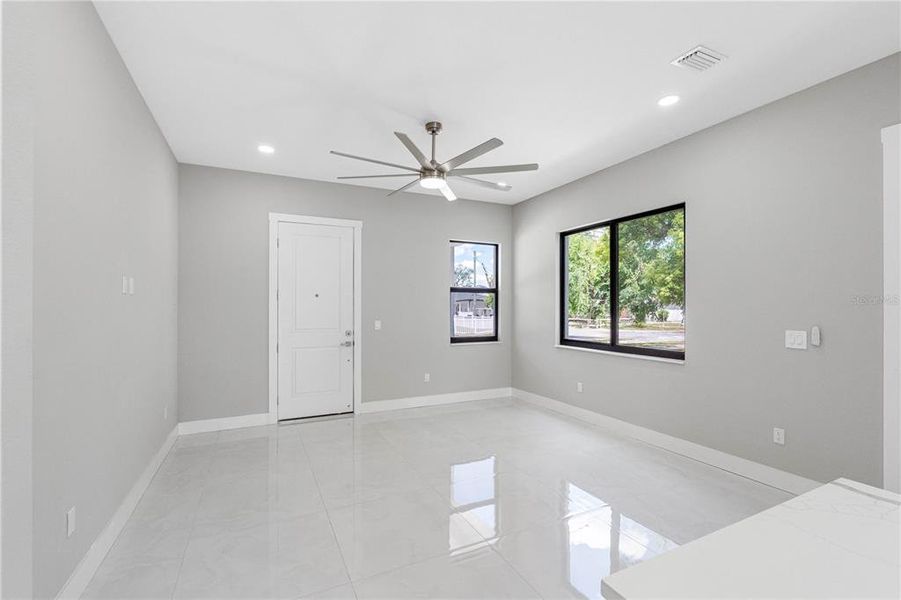 Spacious, unfurnished interior of a new home in , Tampa (Image 40).