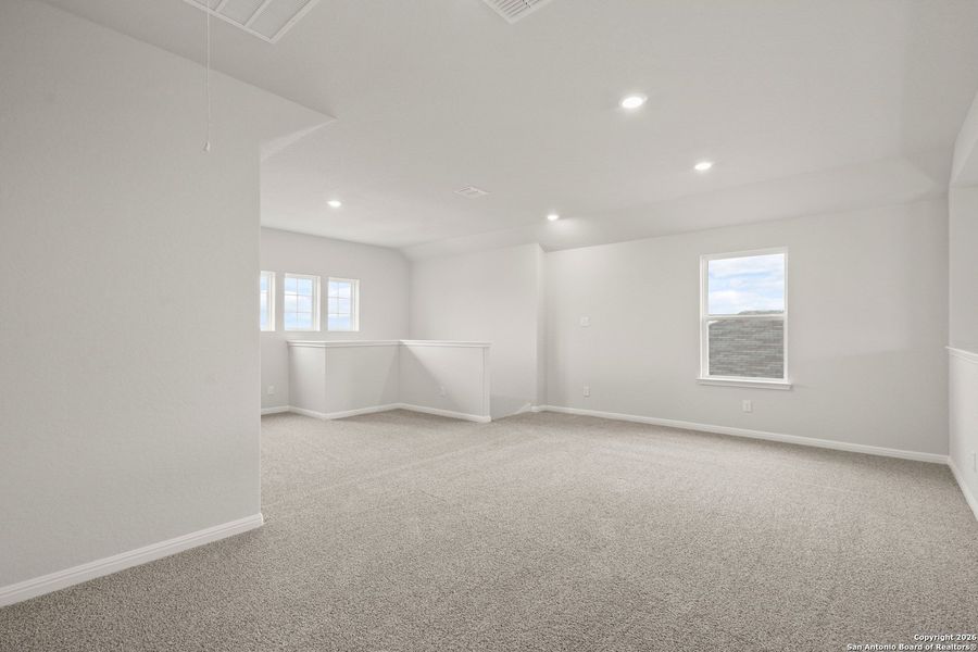 Spacious, unfurnished interior of a new home in Cinco Lakes, San Antonio (Image 21).