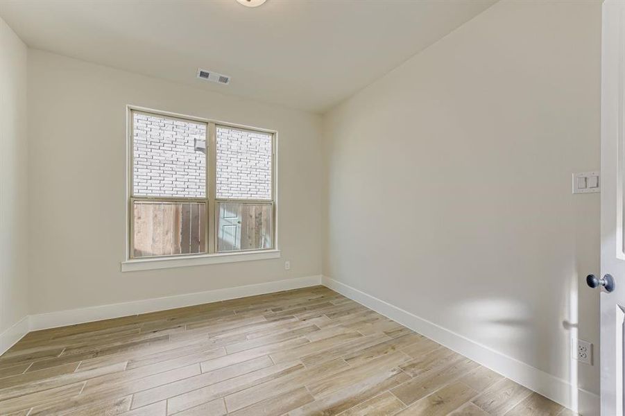 Spacious, unfurnished interior of a new home in Wellington 50s, Fort Worth (Image 15).