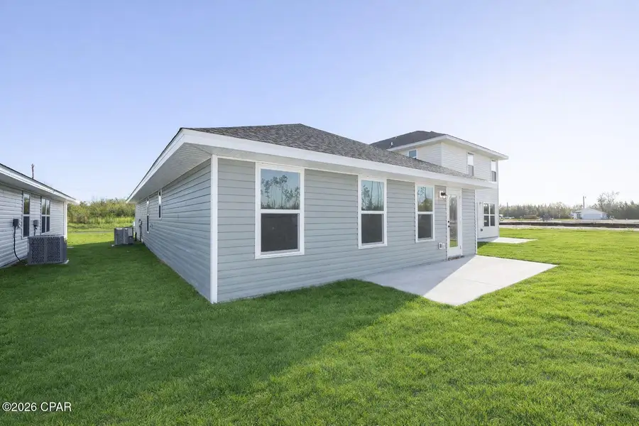 Exterior details and patio area of a home in Fox Glenn, Panama City (Image 3).