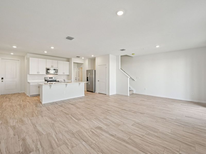 Spacious, unfurnished interior of a new home in Tidewater, Fort Pierce (Image 11).