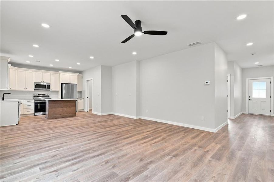 Spacious, unfurnished interior of a new home in , Talking Rock (Image 41).