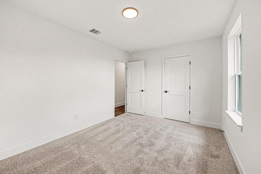 Spacious, unfurnished interior of a new home in Greystone, Angleton (Image 16).
