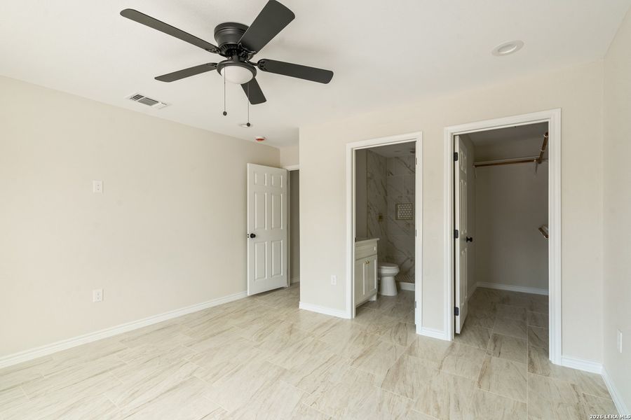 Spacious, unfurnished interior of a new home in , Del Rio (Image 10).