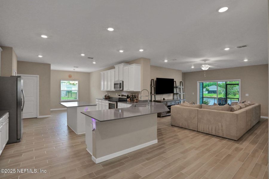 Furnished interior view inside a new home in , Green Cove Springs (Image 36). Furnished interior view inside a new home in , Green Cove Springs (Image 36).