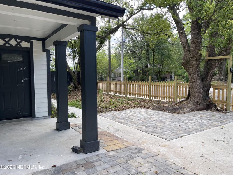 Exterior details and patio area of a home in , Jacksonville (Image 4).