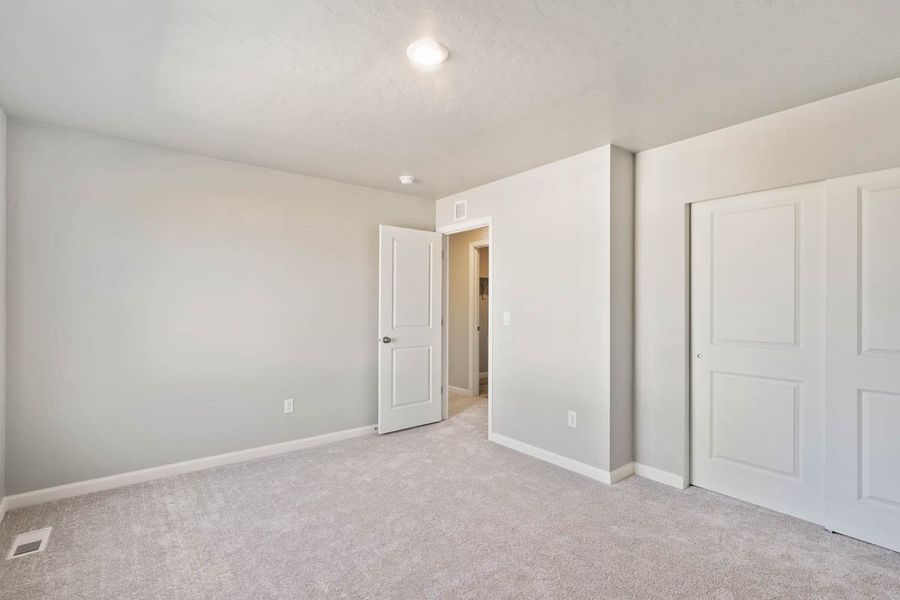 Spacious, unfurnished interior of a new home in Sky Ranch, Watkins (Image 27). Spacious, unfurnished interior of a new home in Sky Ranch, Watkins (Image 27).