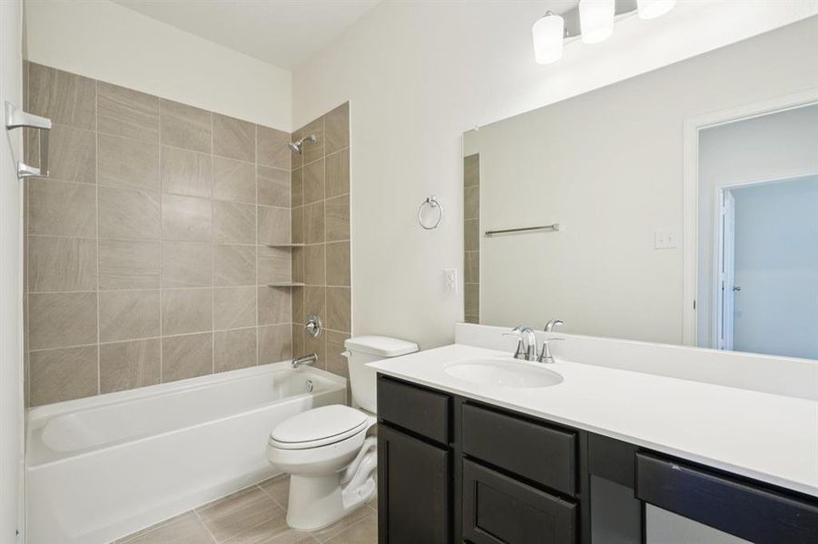 Furnished interior view inside a new home in Heartland Signature, Crandall (Image 11).