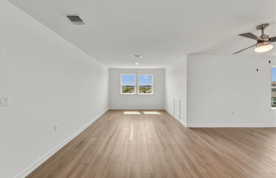 Spacious, unfurnished interior of a new home in Sun City Texas, Georgetown (Image 41).