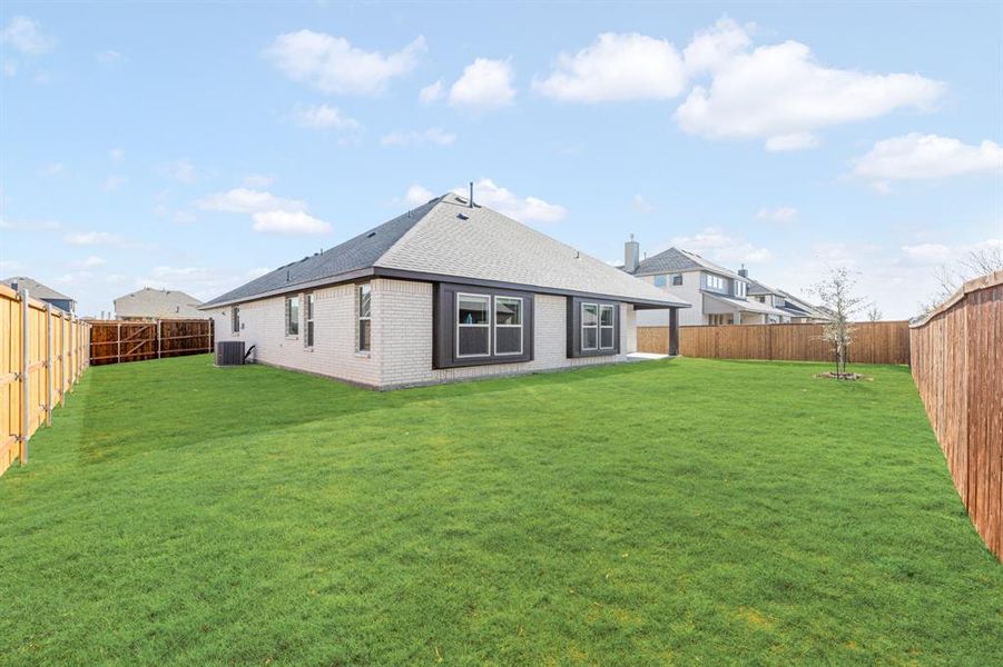 Exterior details and patio area of a home in Somerset, Mansfield (Image 4).