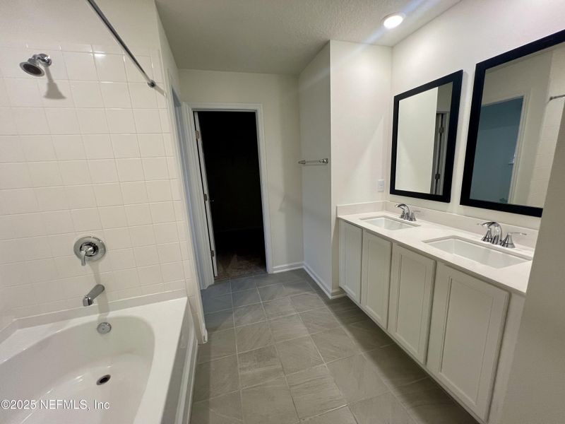Furnished interior view inside a new home in , Green Cove Springs (Image 6).