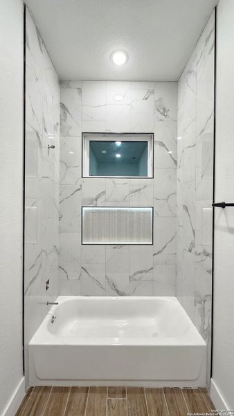 Furnished interior view inside a new home in , La Vernia (Image 10).