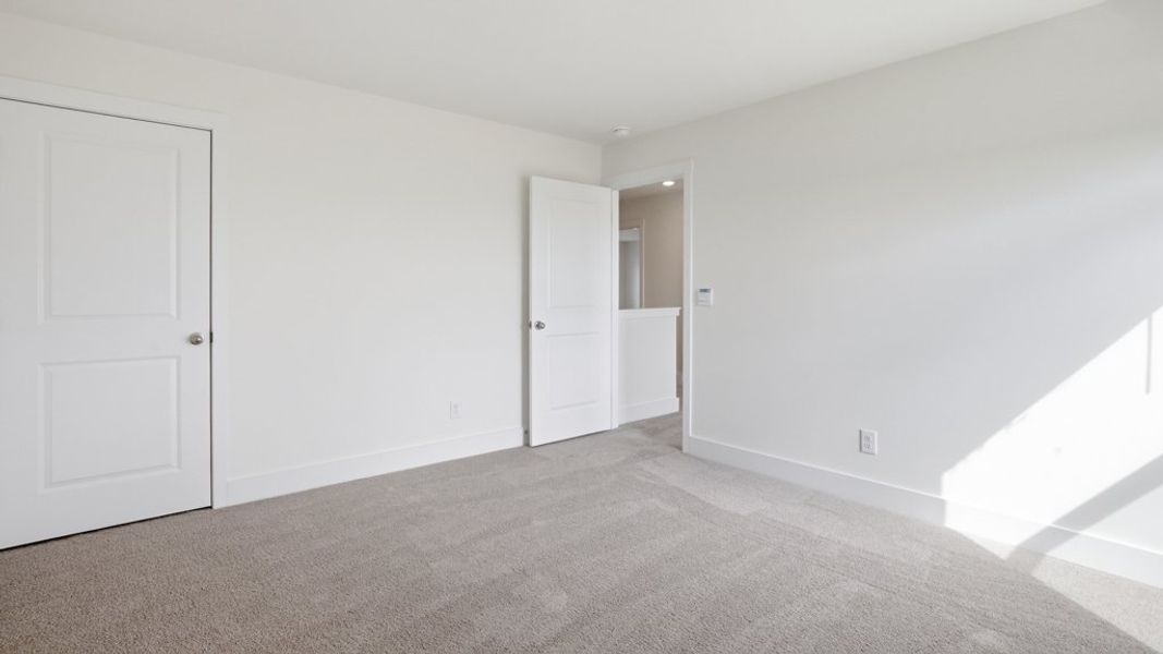 Spacious, unfurnished interior of a new home in Millstone Village, Morristown (Image 29).